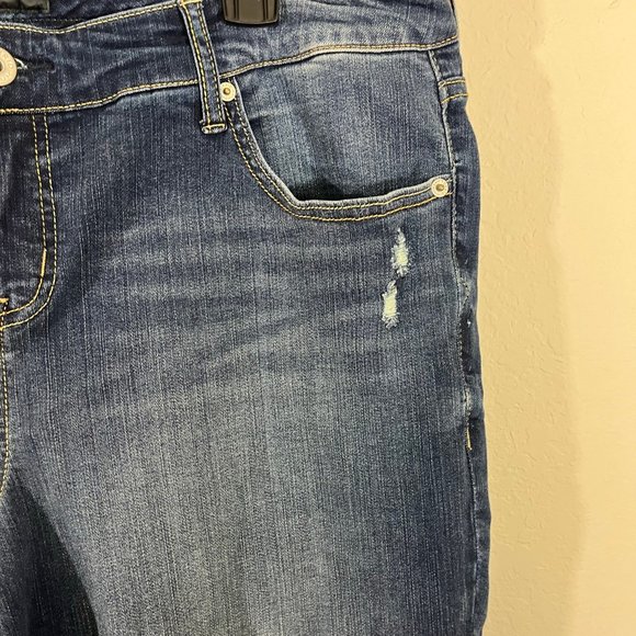 NWOT Torrid Plus Size Dark Wash Slim Boot Cut Jeans Size 18 Style 11426225 - Picture 7 of 12